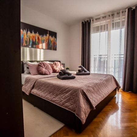Apartman Elly สลาวอนสกีบรอด ภายนอก รูปภาพ