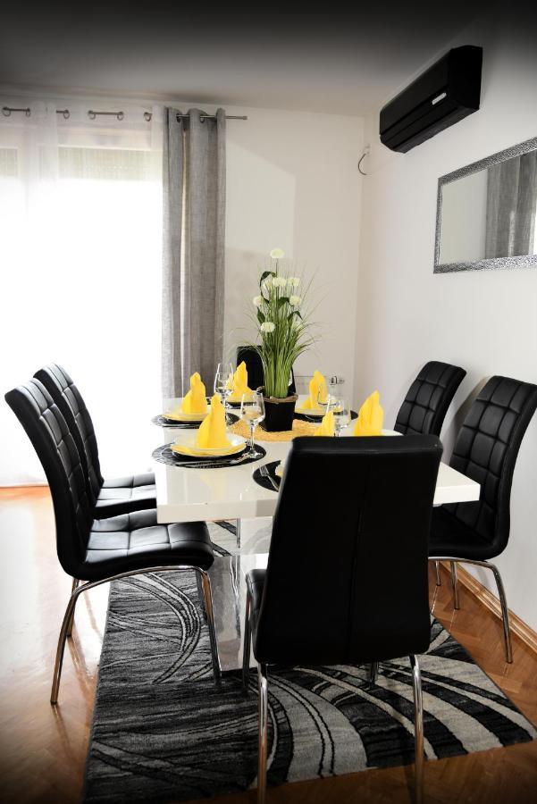 Apartman Elly สลาวอนสกีบรอด ภายนอก รูปภาพ