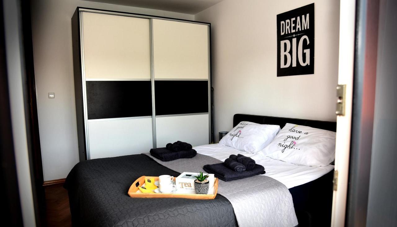 Apartman Elly สลาวอนสกีบรอด ภายนอก รูปภาพ