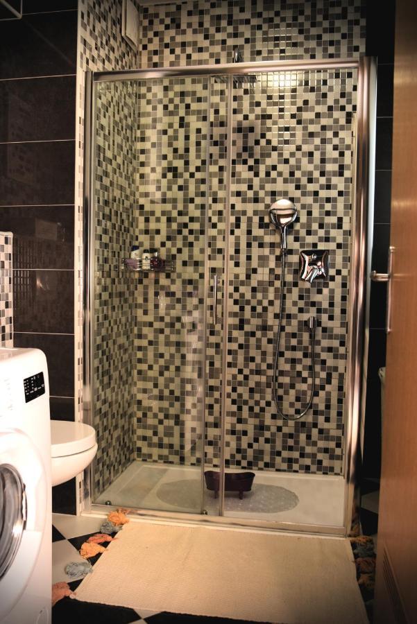 Apartman Elly สลาวอนสกีบรอด ภายนอก รูปภาพ