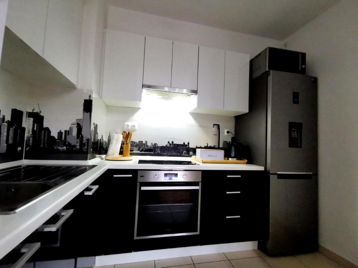 Apartman Elly สลาวอนสกีบรอด ภายนอก รูปภาพ