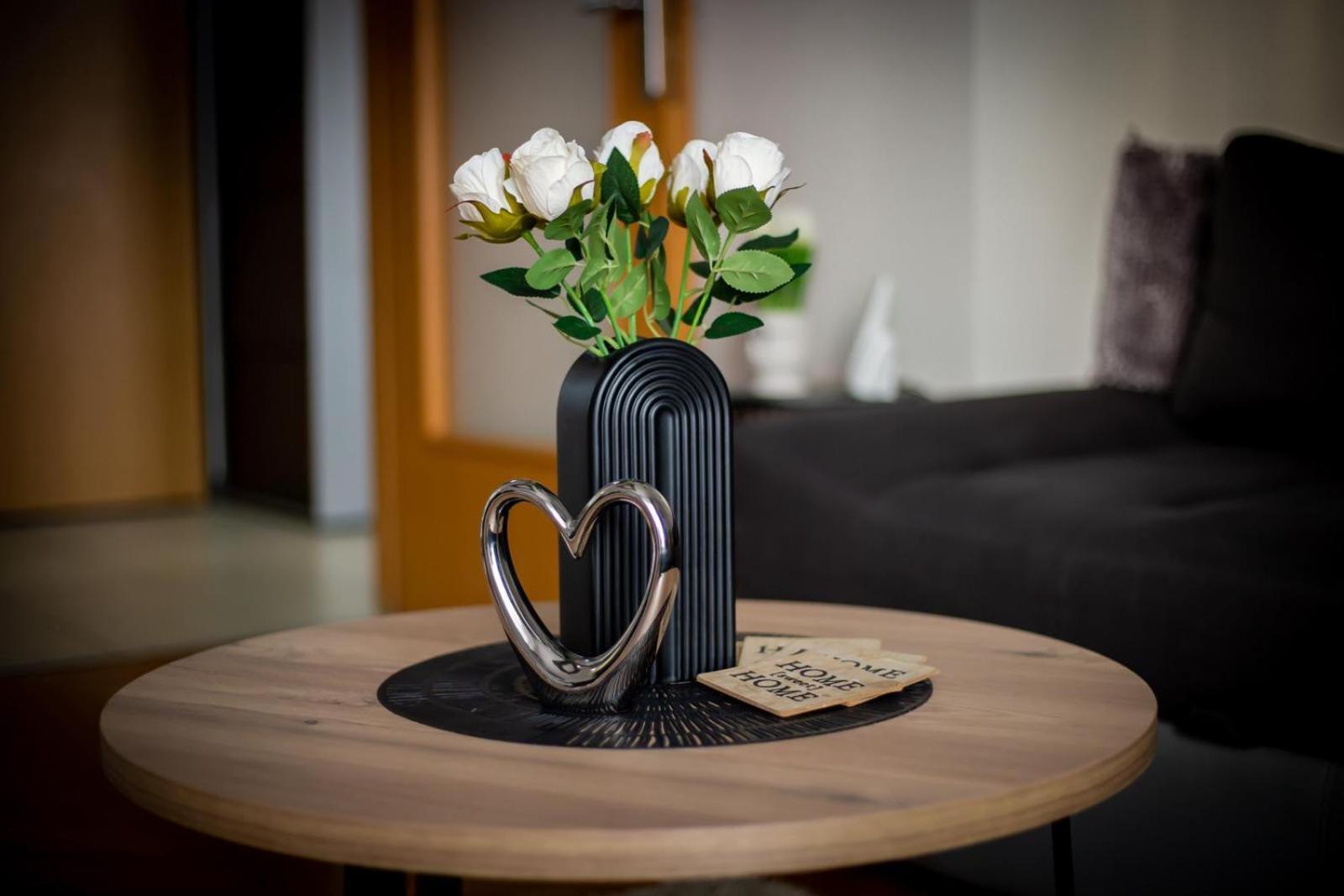 Apartman Elly สลาวอนสกีบรอด ภายนอก รูปภาพ