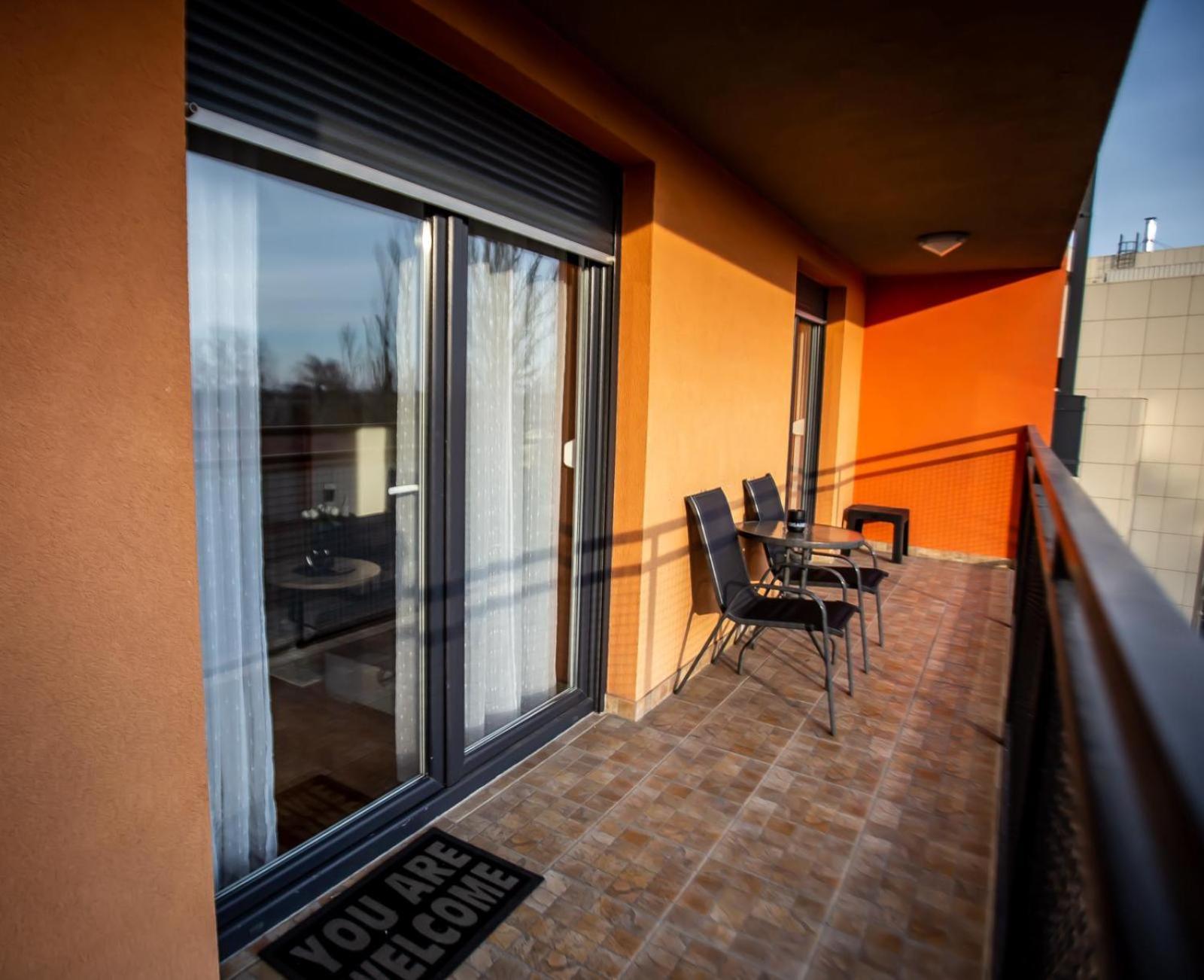 Apartman Elly สลาวอนสกีบรอด ภายนอก รูปภาพ
