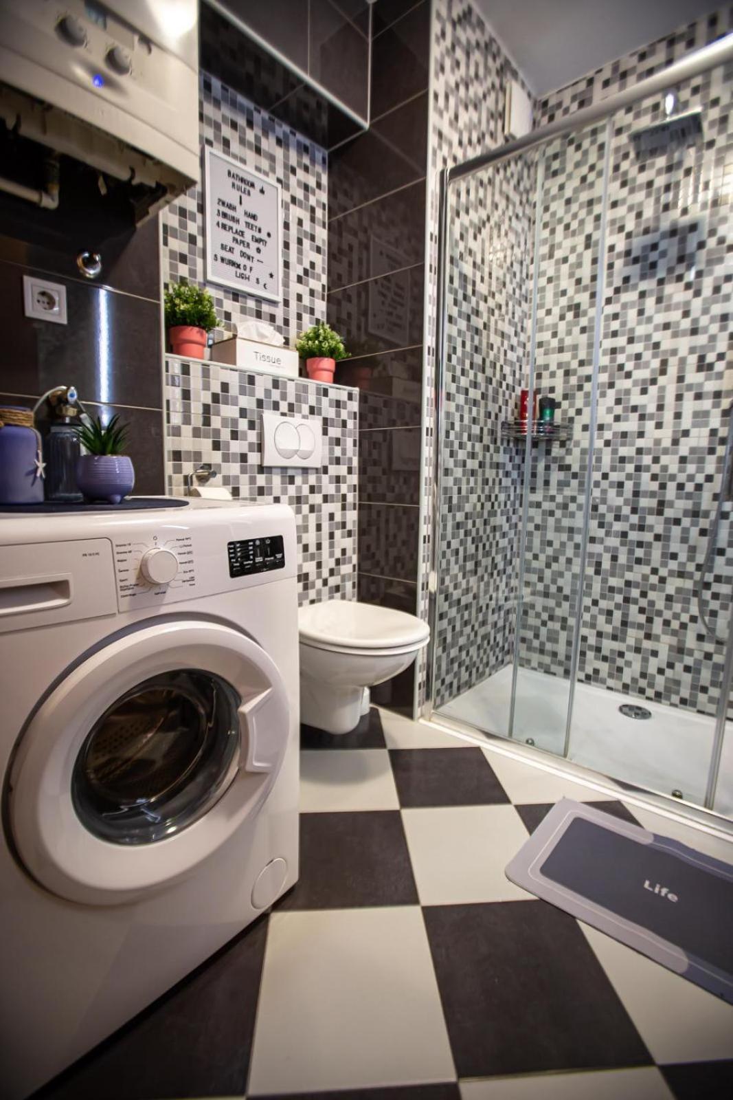 Apartman Elly สลาวอนสกีบรอด ภายนอก รูปภาพ